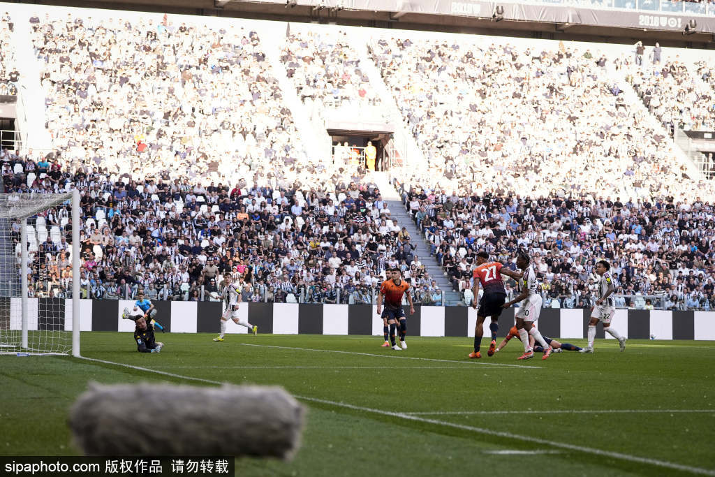 意甲大乱斗！麦肯尼一飞冲天助尤文冲刺，那不勒斯绝杀米兰搅翻争冠池！